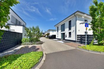 Immobilie in 53859 Niederkassel - Bild 1